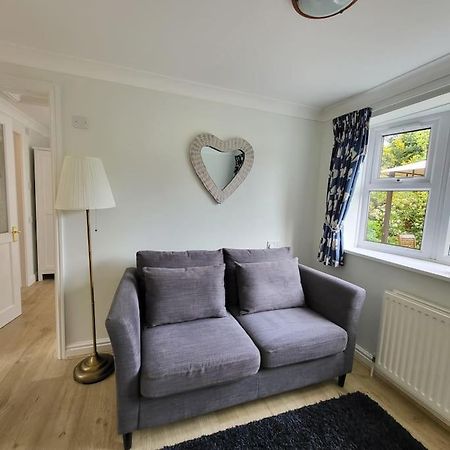 Cheerful, Cosy, One Bedroom Home With Patio And Parking Newbury  Buitenkant foto