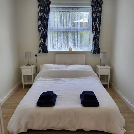 Cheerful, Cosy, One Bedroom Home With Patio And Parking Newbury  Buitenkant foto