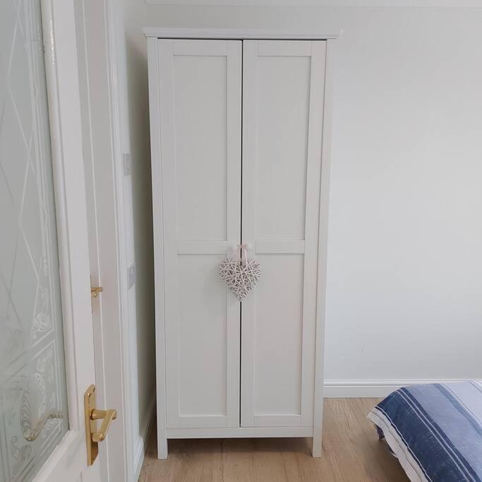 Cheerful, Cosy, One Bedroom Home With Patio And Parking Newbury  Buitenkant foto