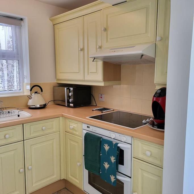 Cheerful, Cosy, One Bedroom Home With Patio And Parking Newbury  Buitenkant foto